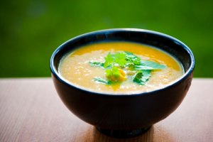 Zupa krem – cebula z groszkiem
